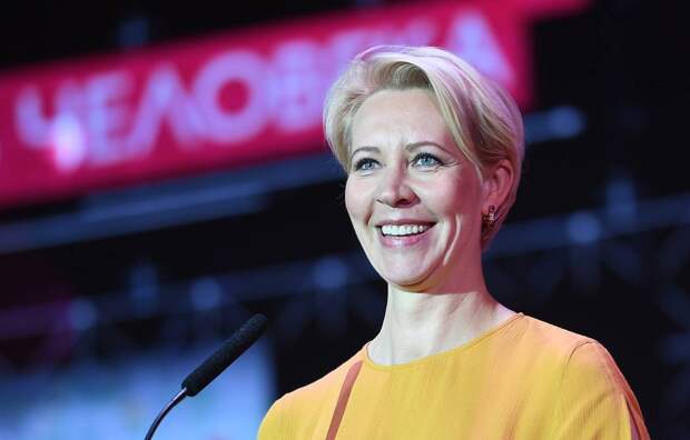 Ставшая бабушкой Лазарева заявила о «невероятном опыте» в Европе