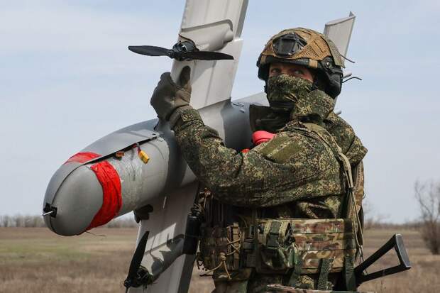 Российский FPV-дрон подбил украинскую бронемашину «Козак» в Сумской области