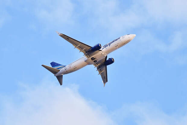 Летевший из Сочи в Кемерово самолет приземлился в Барнауле из-за неисправности