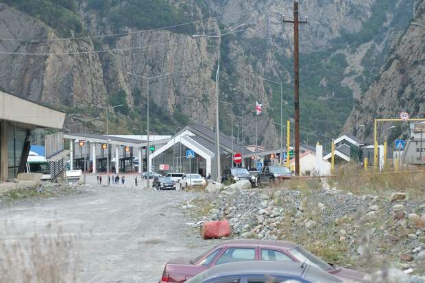 Российско-грузинская сухопутная граница полностью закрыта из-за риска схода лавин