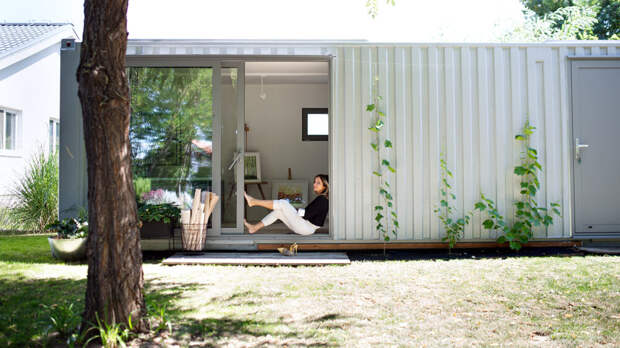 Онищенко призвал россиян не жить с детьми в грузовых контейнерах вместо домов