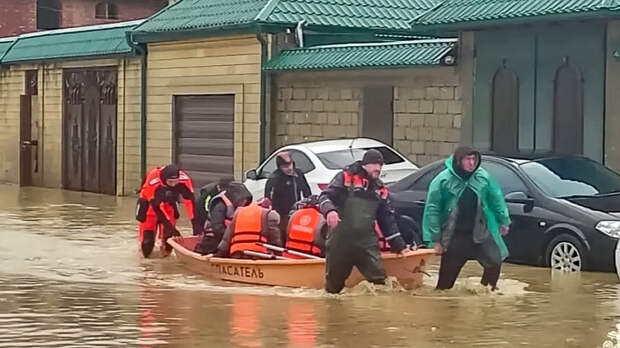 «Мы все потеряли»: Дагестан переживает сильнейшее за век наводнение