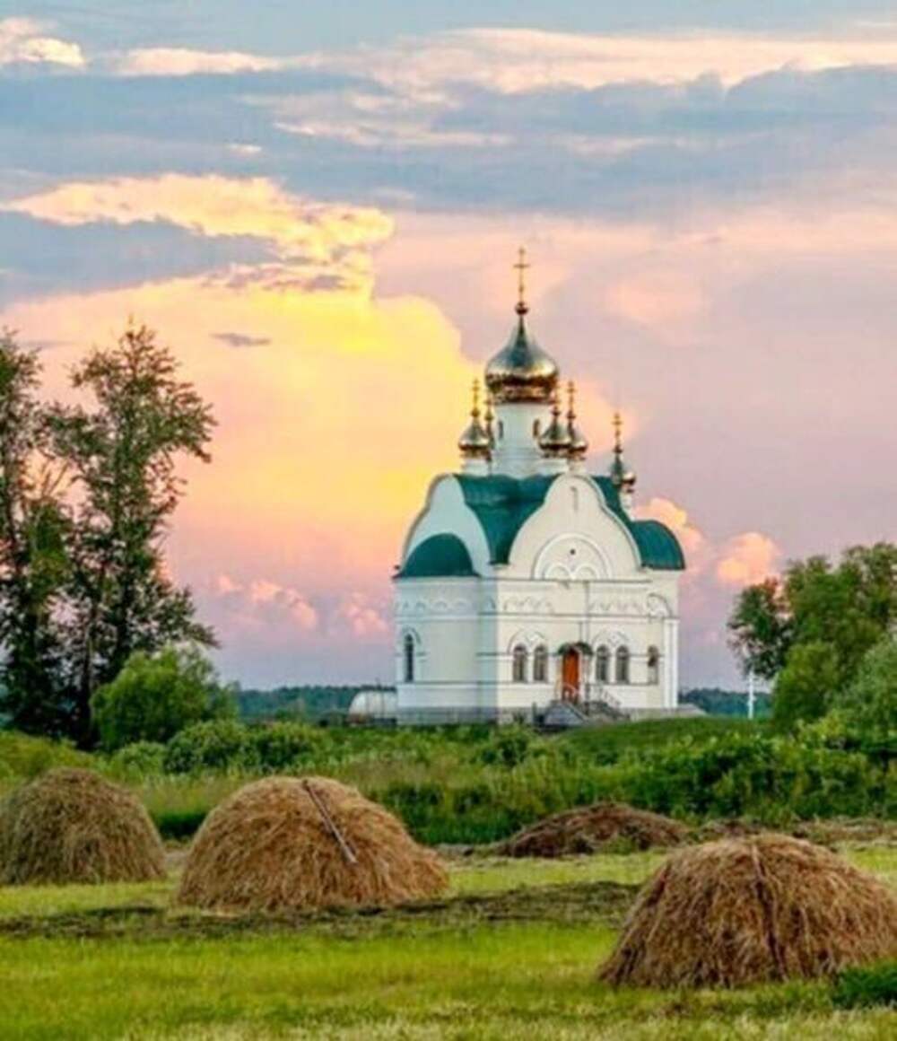 Храм наш преизлился светом. Храм в поле. Храм лето. Церковь в деревне. Храм природа.