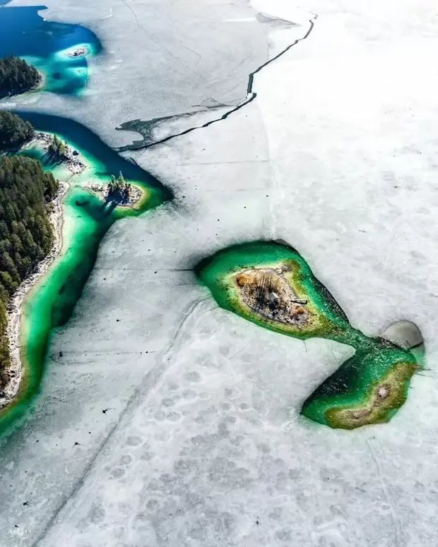 СПАСИБО! За всё тебя благодарю! - История настоящей любви — к Родине и друг к другу. - Почему говорят «вот где собака зарыта»? - Второстепенные цели. Притча. - Завораживающие аэрофото со всех уголков Земли. - О ФУТБОЛЕ.