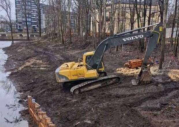 В Петербурге пресекли незаконное берегоукрепление Уткиной дачи