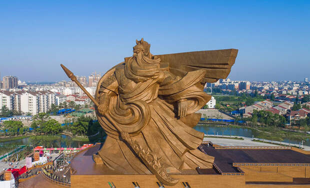 В Китае представили эпическую статую бога войны весом в 1320 тонн
