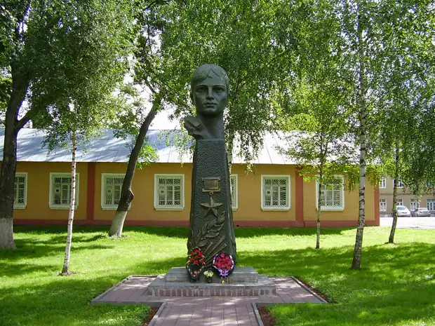 Тридцать лет подвигу гвардии ефрейтора Александра КОРЯВИНА