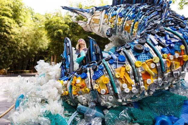 Трэш-арт: пластиковый мусор для искусства