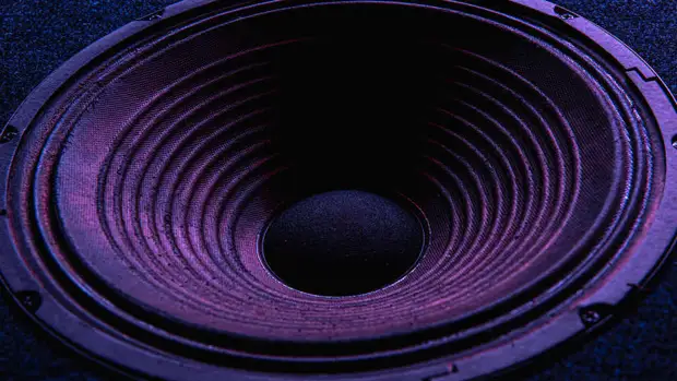 В США разработали колонку толщиной с лист обоев