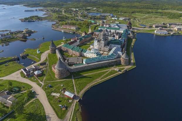 Соловецкие острова – жемчужина Белого моря (Россия).