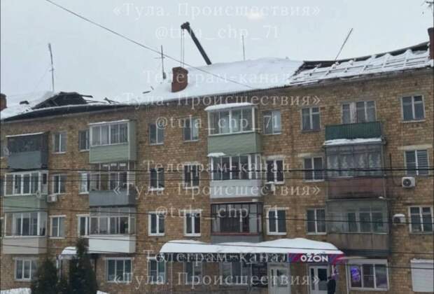В Щекино продолжается обрушение кровли дома на улице Ленина после снегопада