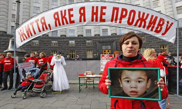 СМИ: Украинцев оставят без детей