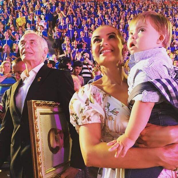 Слава народу-победителю! Владимир Путин и знаменитости поздравляют с Днем Победы