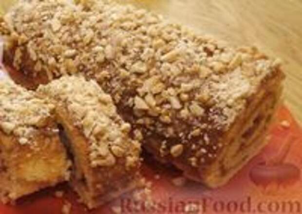 Фото к рецепту: Бисквитный рулет с вареной сгущенкой и орехами Фото к рецепту: Бисквитный рулет с вареной сгущенкой и орехами