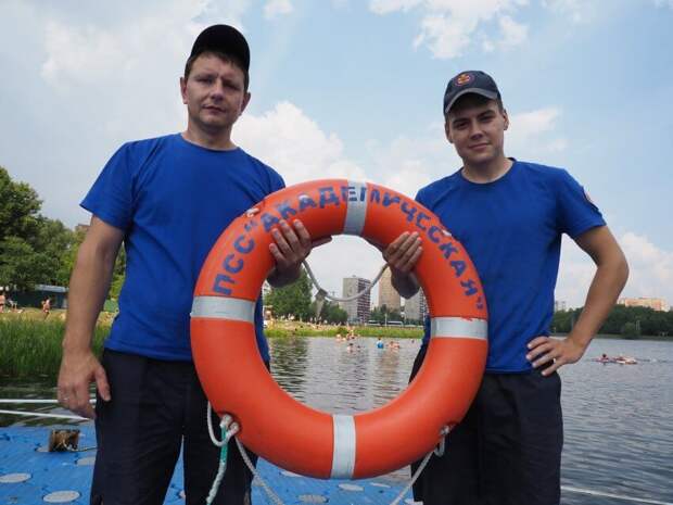 На пруду в Тимирязевском спасли тонущего мужчину