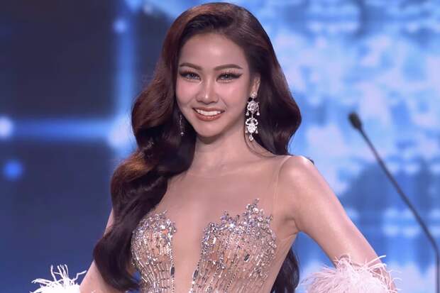 Участница тайского конкурса красоты лишилась зубов на сцене и попала на видео