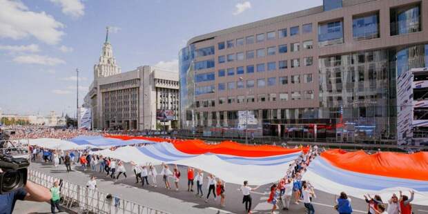 Митинг-концерт в честь Дня флага собрал более 100 тыс человек. Фото: mos.ru