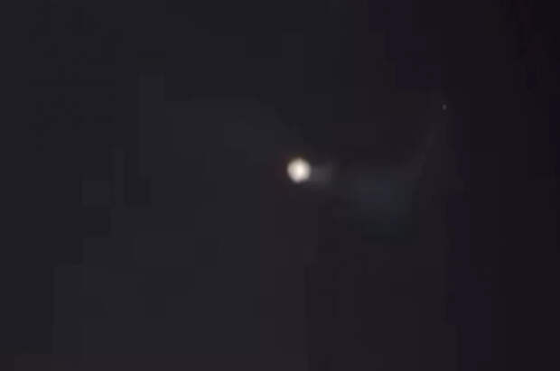 Появились кадры прилета баллистической ракеты в Турции