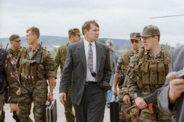 10. 09. 1990: зачем в этот день генерал Лебедь привел в Москву два десантных полка?