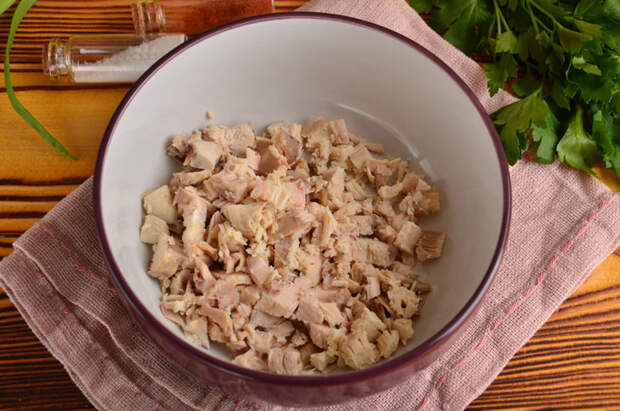Салат «Гнездо глухаря» с курицей — оригинальный и очень вкусный рецепт