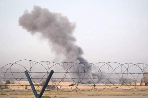 После ракетного удара на военной базе США в Багдаде начался пожар