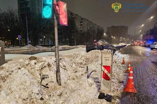 В Москве водитель на «Ладе» въехал на тротуар и насмерть сбил 16‑летнюю девушку