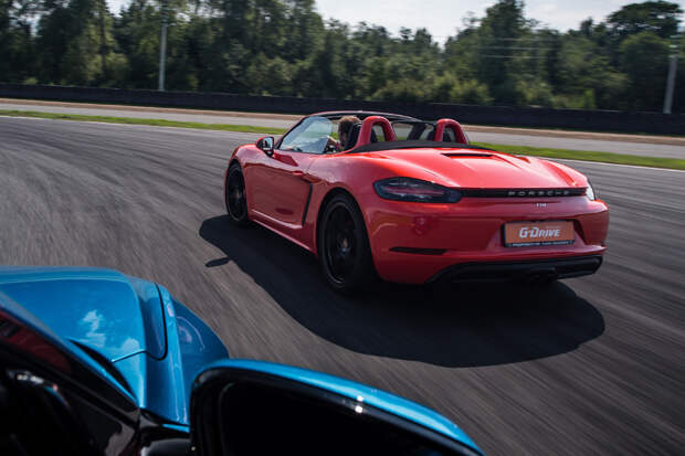 Битва года: Porsche 718 Boxster S vs BMW M2. Фото 9