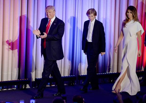 Дональд Трамп с сыном и супругой. Фото: FA Bobo/PIXSELL/PA Images/TASS 