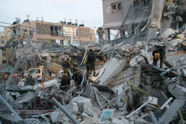 Кадры последствий иранских ударов по Тель-Авиву (ФОТО)