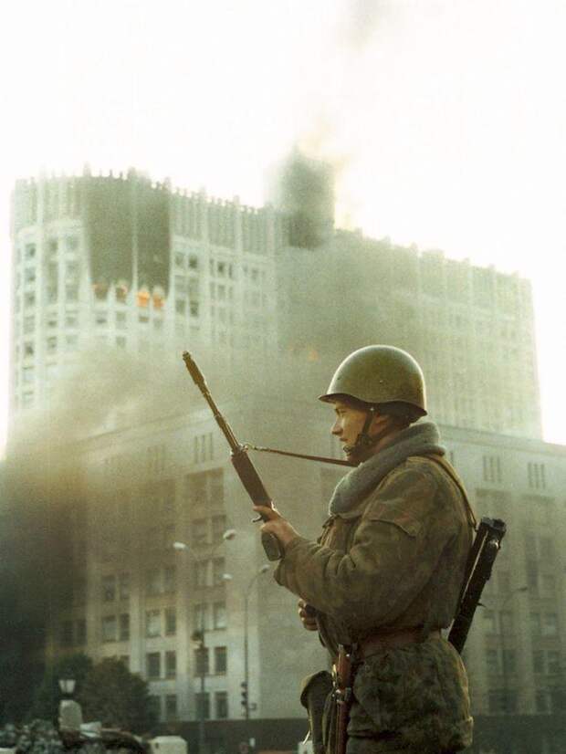 Фотография: Расстрел Дома Советов 4 октября 1993 года №39 - BigPicture.ru