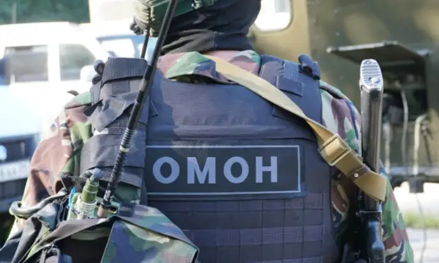 В Архангельске задержали мужчину, который разгуливал по городу с ружьём