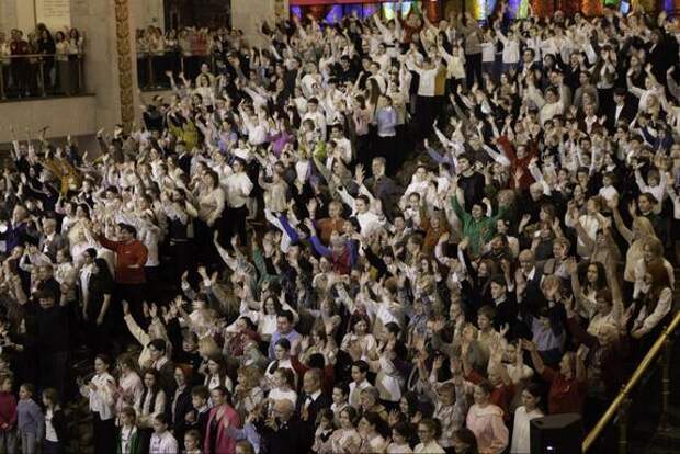 Музей Победы организовал флешмоб «Мы — едины! Непобедимые!»