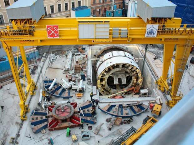 Петербуржцам показали стройплощадку станции метро «Броневая»