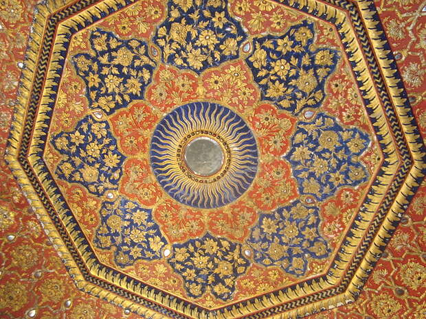 File:Ceiling of the Golden Temple in gold and precious stones.JPG