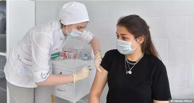 Пять тысяч москвичей записались на прививку от COVID-19 за пять часов. Фото: Ю.Иванко mos.ru