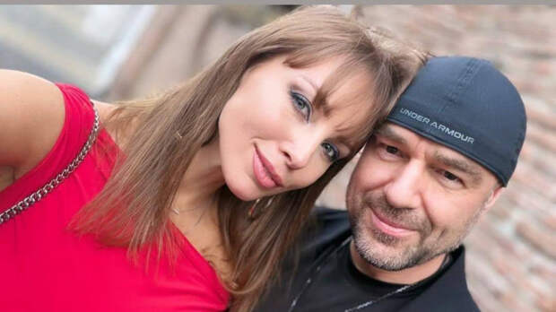 «Роман в моей жизни один»: как развиваются отношения Дибровой и Товстика