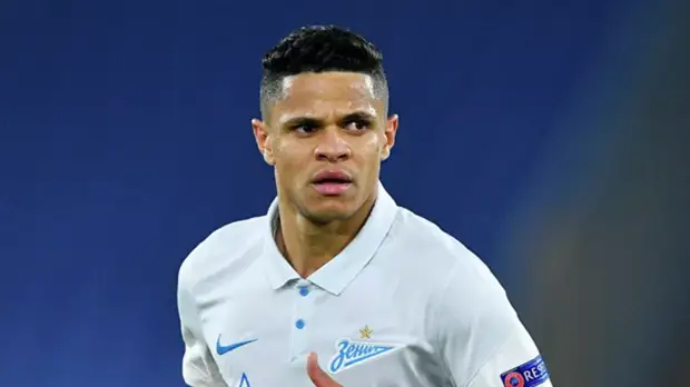 «Зенит» объявил о продлении контракта с Дугласом Сантосом