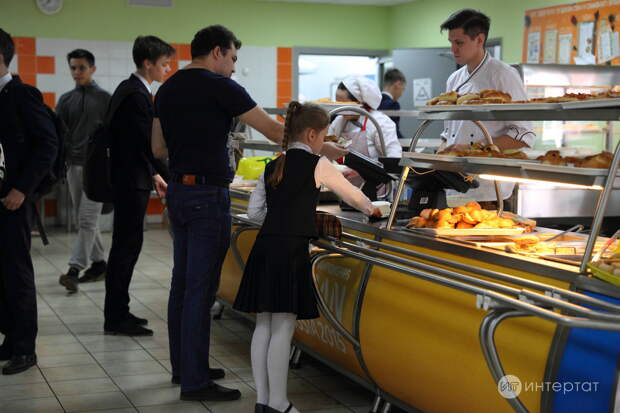 Табиб: «Балаларга көненә 3 тапкыр гына ашау җитми»