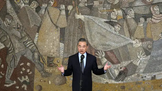 Глава МИД Китая Ван И потребовал от США прекратить «играть с огнём» в вопросе Тайваня