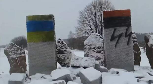 Картинки по запросу вандализма на мемориале в селе Гута Пеняцкая