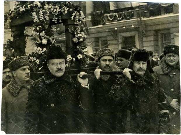 Иосиф Сталин на похоронах Серго Орджоникидзе Б. Фишман, 21 февраля 1937 года, г. Москва, МАММ/МДФ.