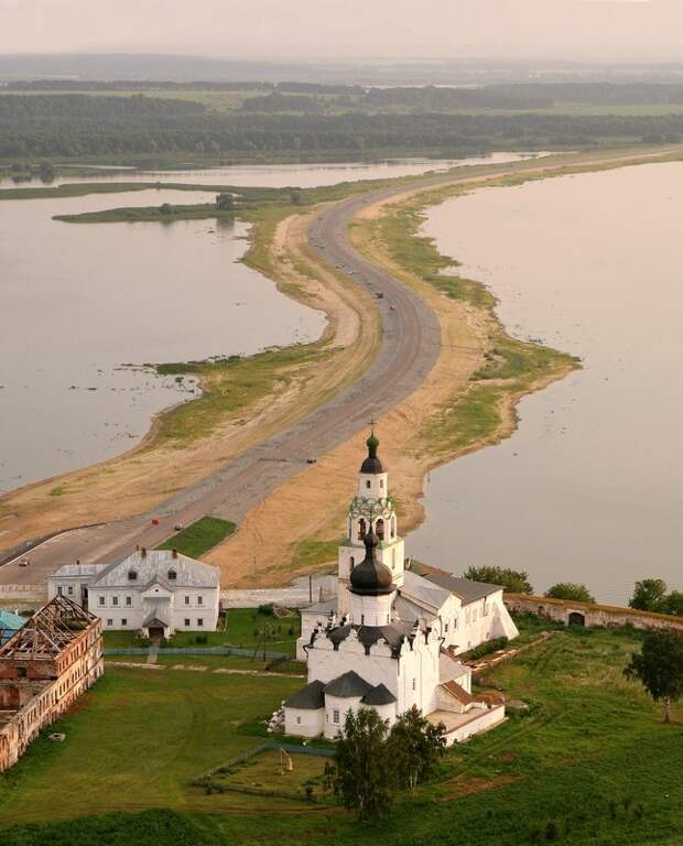 Свияжск – остров-село посреди реки.