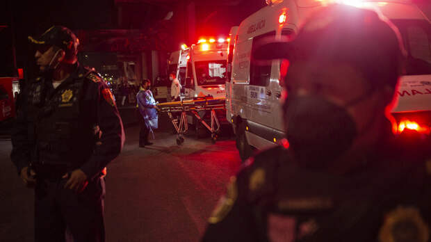 В Мексике пассажирский поезд сошёл с рельсов