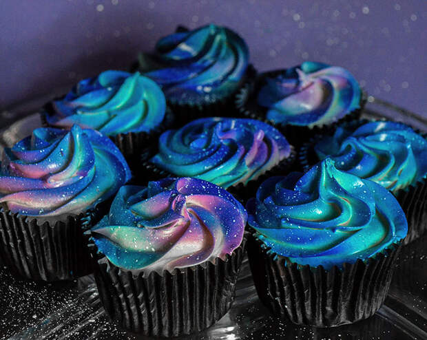 galaxy-cake-wedding-space-cupcakes-skozorbit-3