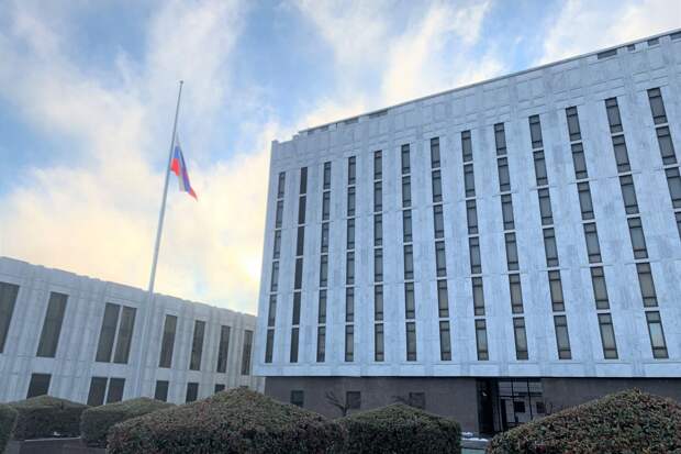 Посольство РФ в США отслеживает ситуацию с задержанием россиянина в Майами