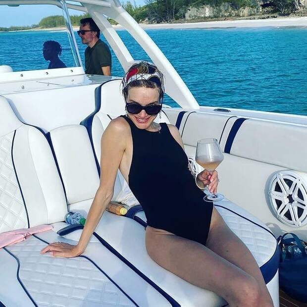 Многодетная мать Наталья Водянова показала безупречную фигуру в купальнике