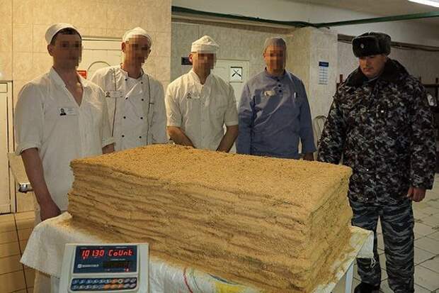 Рекордный торт Наполеон весом 101 кг испекли в исправительной колонии № 14 в