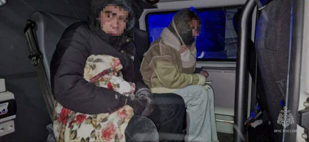 Түбән Кама районында кырда кар автомобилендә батып калган кешеләрне коткарганнар