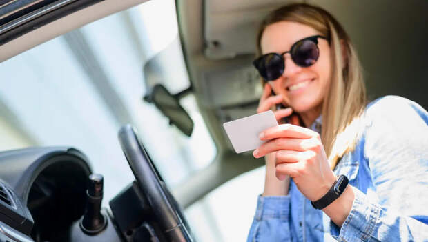 Штраф 15 тысяч и эвакуатор: водителей предупредили о замене прав по-новому