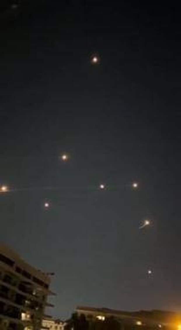 Мощный ракетный удар Ирана по штаб-квартире Пятого флота США сняли на видео